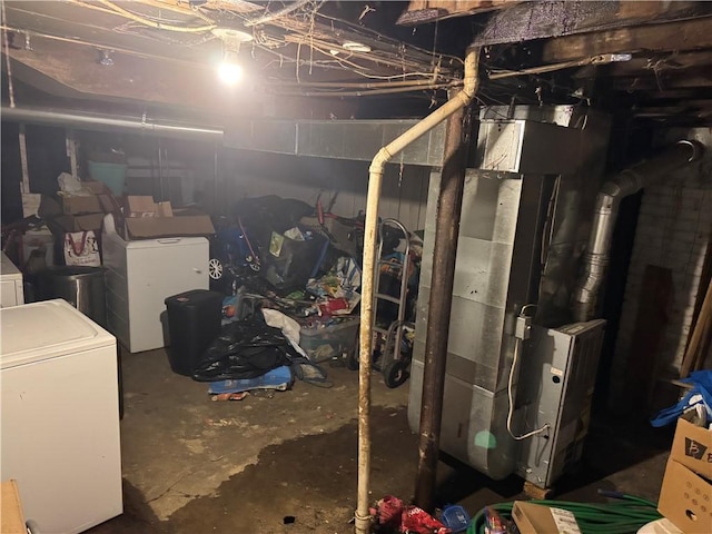 basement featuring washer and clothes dryer