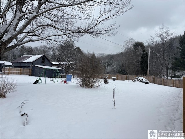 view of yard layered in snow