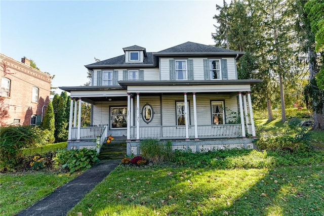 view of front of property featuring a porch and a front yard