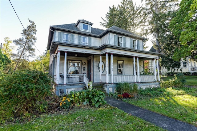 view of front facade featuring a porch and a front yard