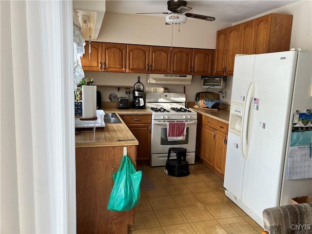 kitchen featuring ceiling fan and white appliances