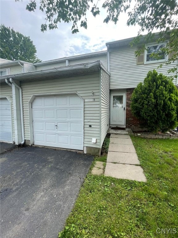 view of front facade with a garage and a front lawn