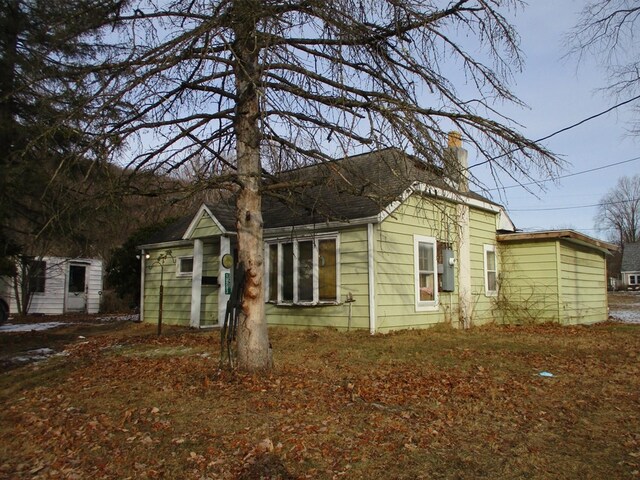 view of home's exterior