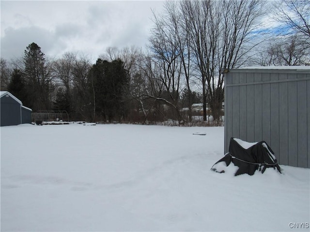 view of yard layered in snow