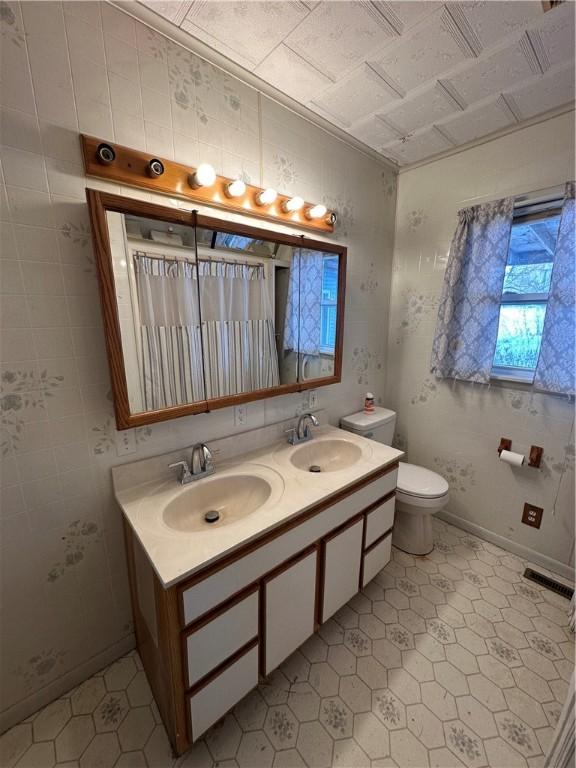 bathroom featuring toilet and vanity