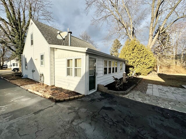 Listing photo 3 for 244 Devonshire Dr, Elmira-City NY 14903