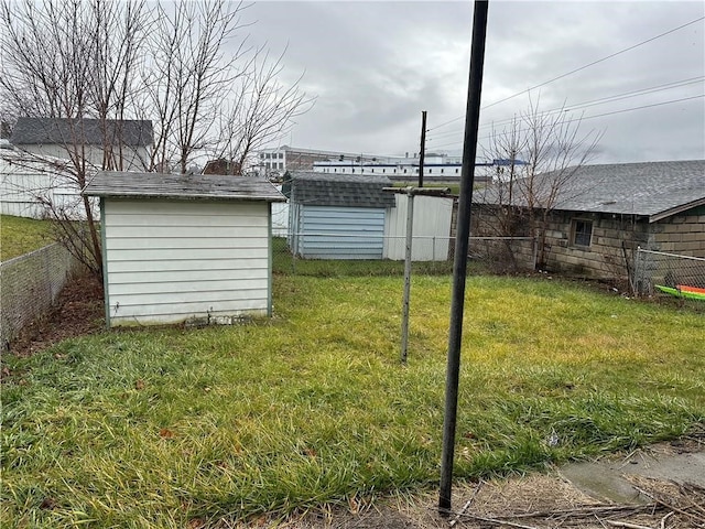 view of yard with a shed