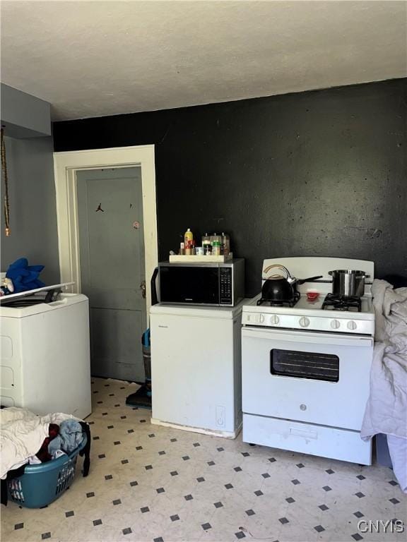 laundry area featuring washer and dryer