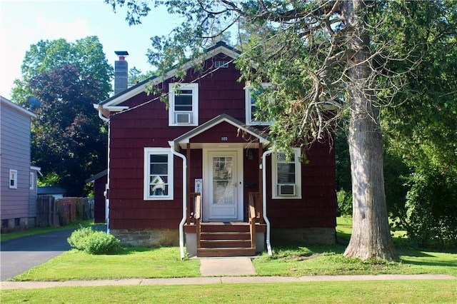 view of front of home featuring a front yard