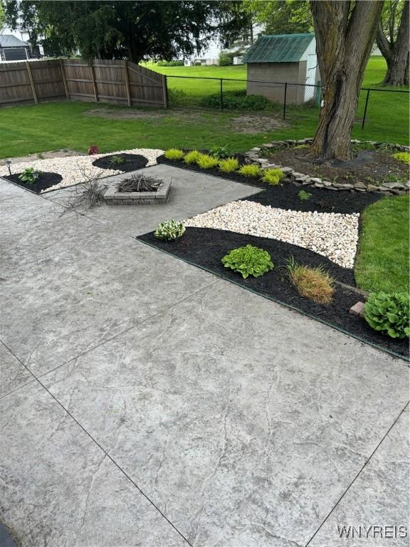 view of yard with a patio and an outdoor fire pit