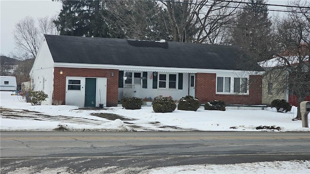 view of front facade featuring brick siding