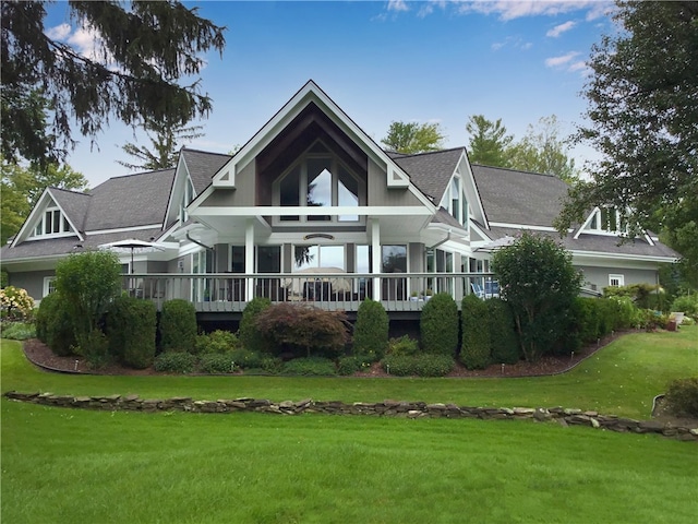 back of house featuring a yard