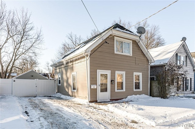 view of front of property