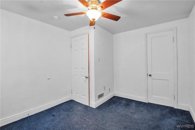 carpeted empty room featuring ceiling fan