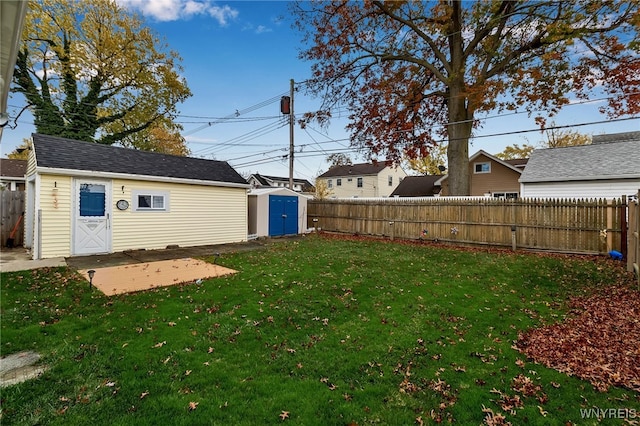 view of yard with a storage shed