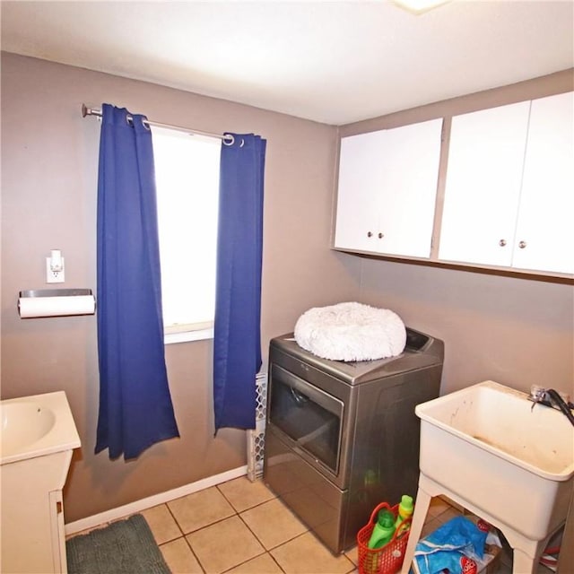 washroom with washer / clothes dryer, light tile patterned flooring, and sink