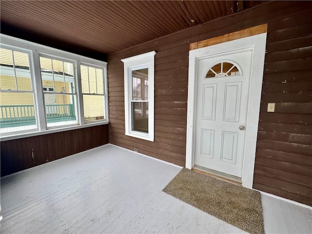 property entrance featuring a porch