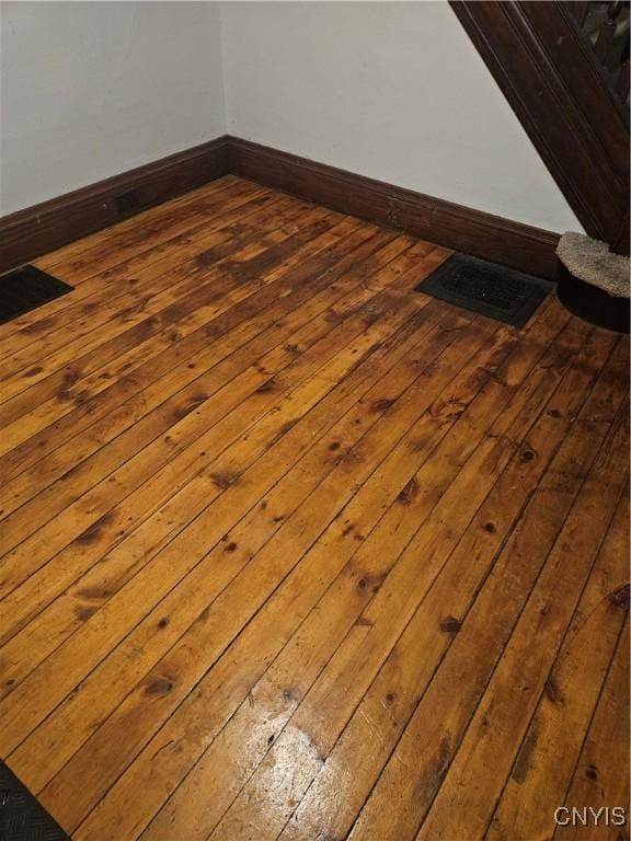 details with hardwood / wood-style flooring