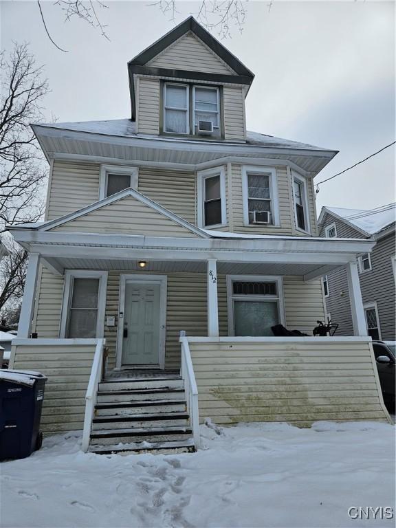 view of front of home featuring a porch