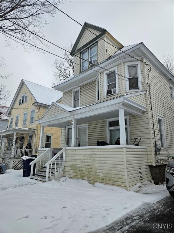 view of front of house featuring a porch