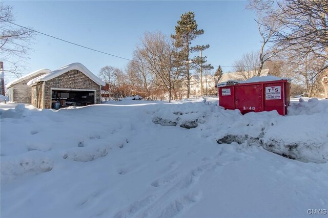 view of yard layered in snow