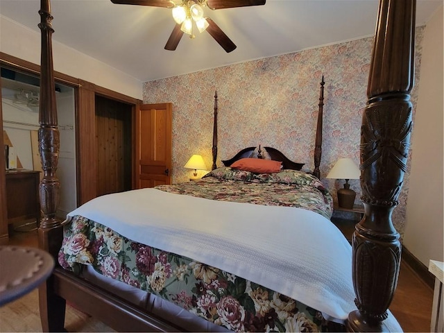 bedroom featuring ceiling fan