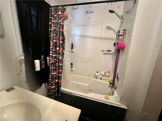 bathroom featuring shower / tub combo