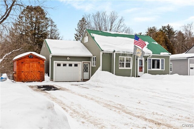 view of front facade with a garage