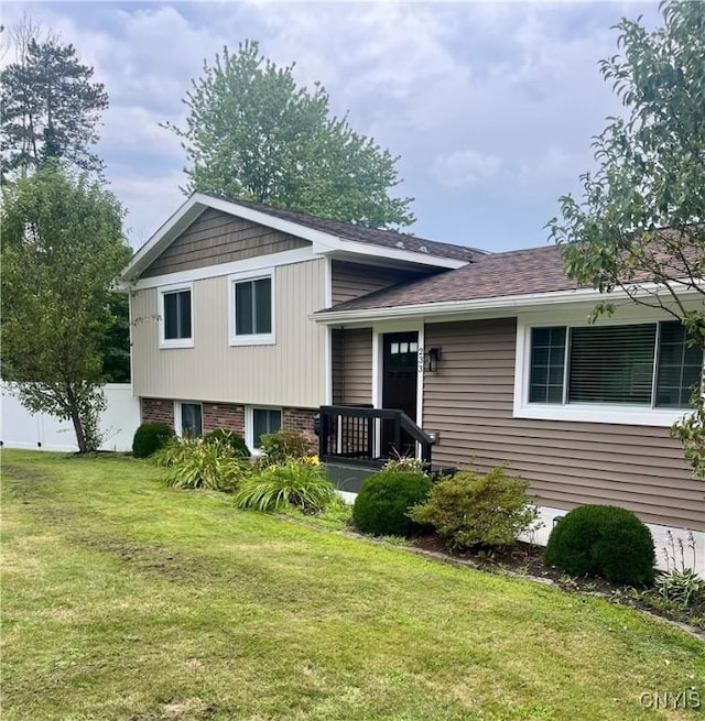 split level home with a front lawn