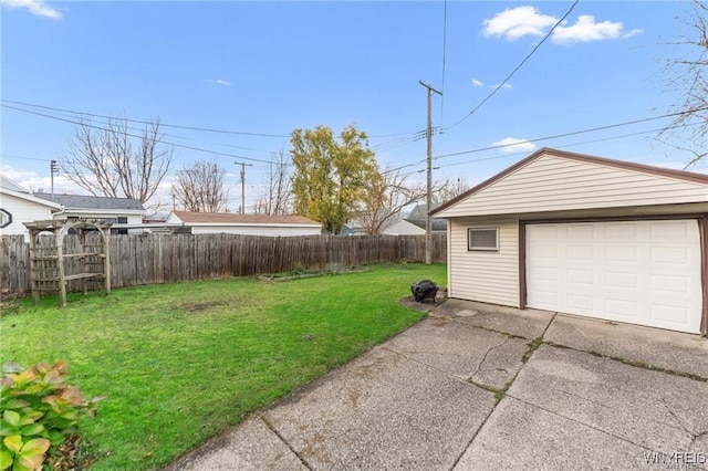 view of yard with a garage and an outdoor structure