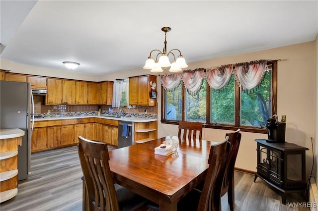 dining room with hardwood / wood-style floors, sink, and a chandelier