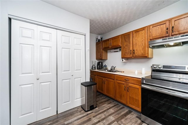 kitchen with sink, a textured ceiling, stainless steel range with electric cooktop, and dark hardwood / wood-style flooring