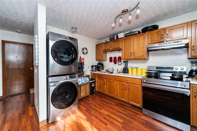 kitchen with stacked washer and dryer, dark wood-type flooring, stainless steel range with electric cooktop, and a textured ceiling