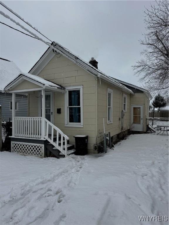 view of front of property