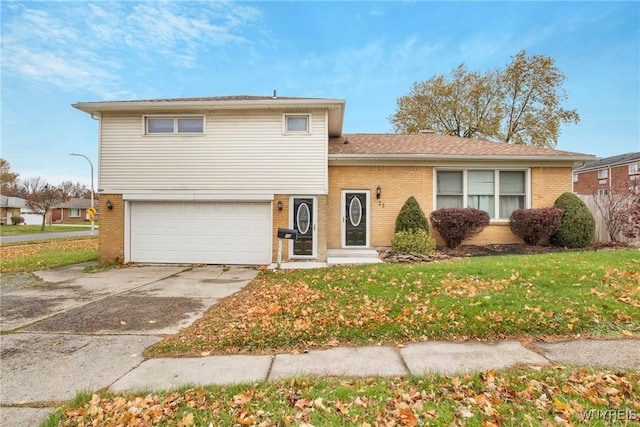 view of front facade with a garage and a front yard