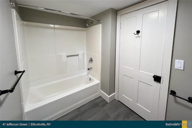 bathroom with shower / washtub combination