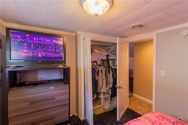 bedroom with a closet