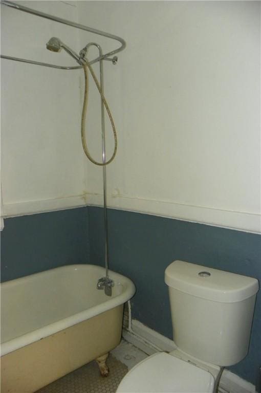 bathroom with toilet and a bathtub