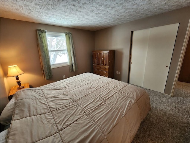 bedroom featuring a closet, carpet, and a textured ceiling