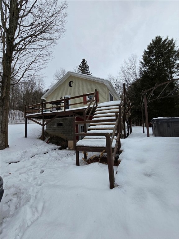 view of front of house featuring a hot tub and a deck