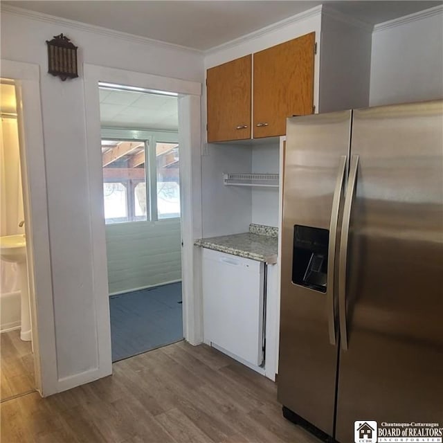 kitchen with dishwasher, ornamental molding, light hardwood / wood-style floors, and stainless steel fridge with ice dispenser