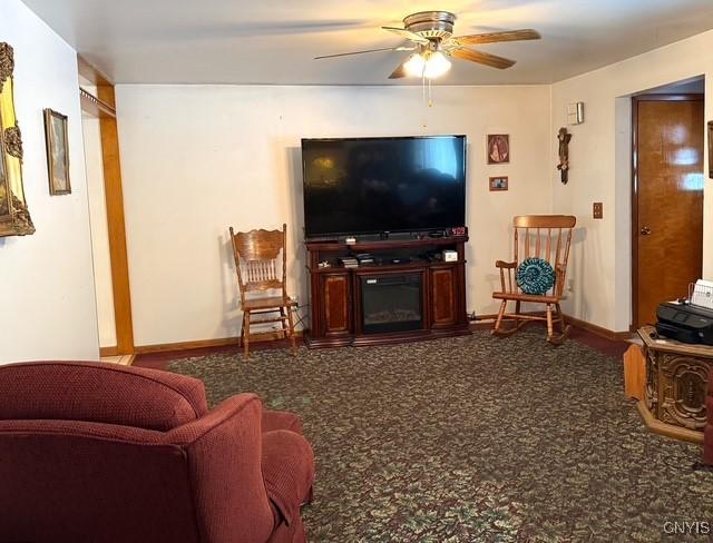 living room featuring carpet floors and ceiling fan