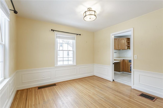 unfurnished room featuring light hardwood / wood-style flooring