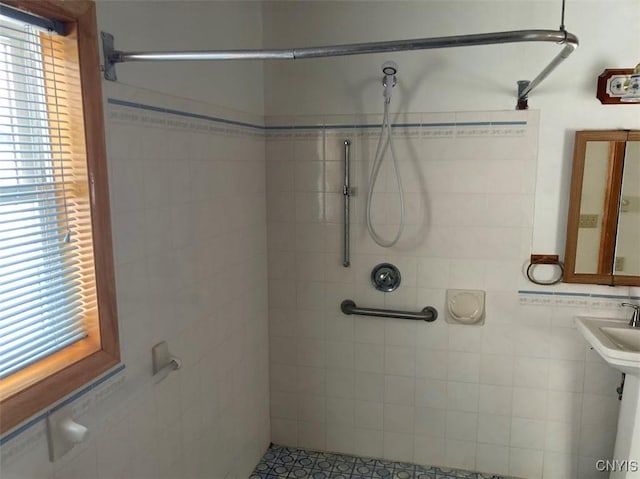 bathroom featuring tile walls and tiled shower