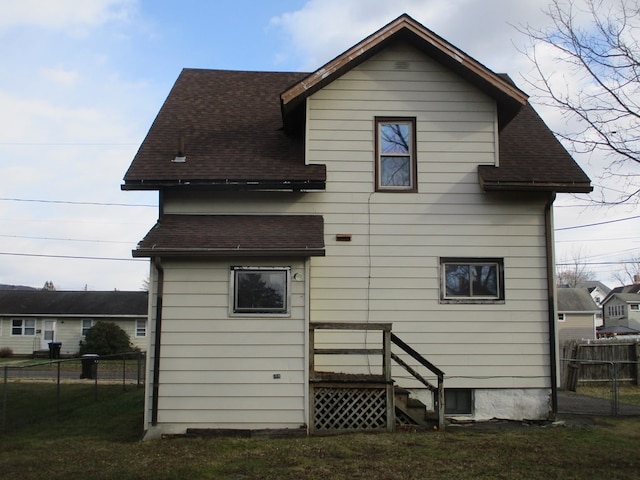 back of house featuring a lawn