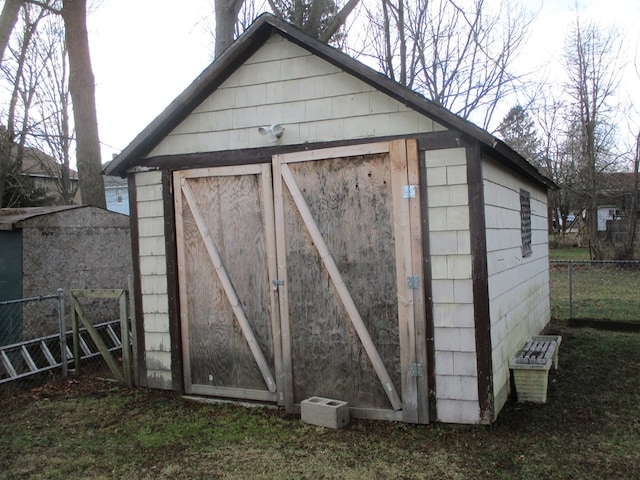 view of outbuilding