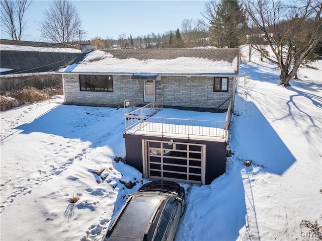 view of front facade featuring a garage