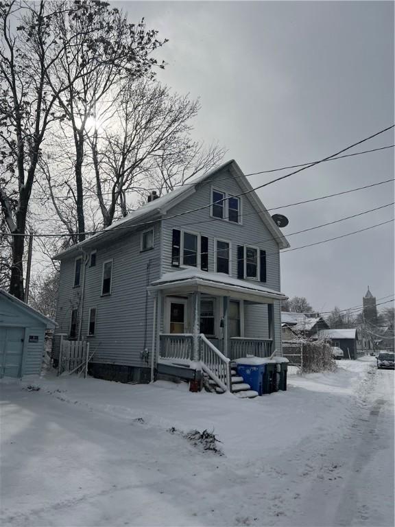 view of front facade featuring covered porch