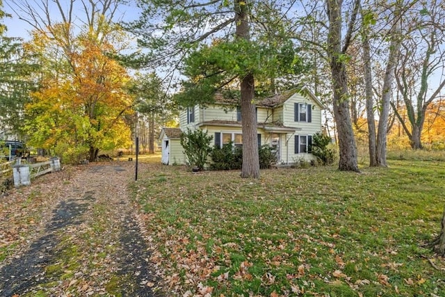 view of front of home with a front lawn