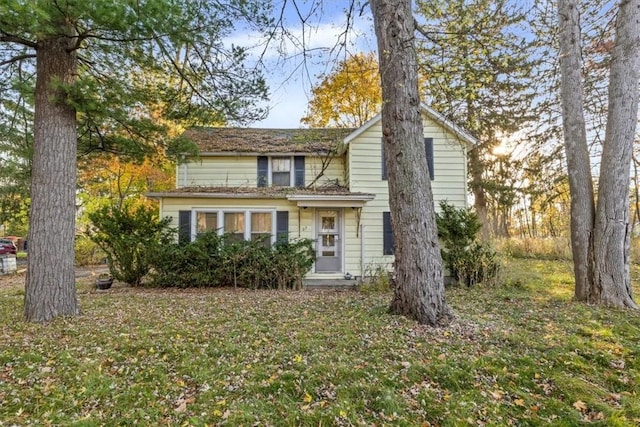 view of property featuring a front yard